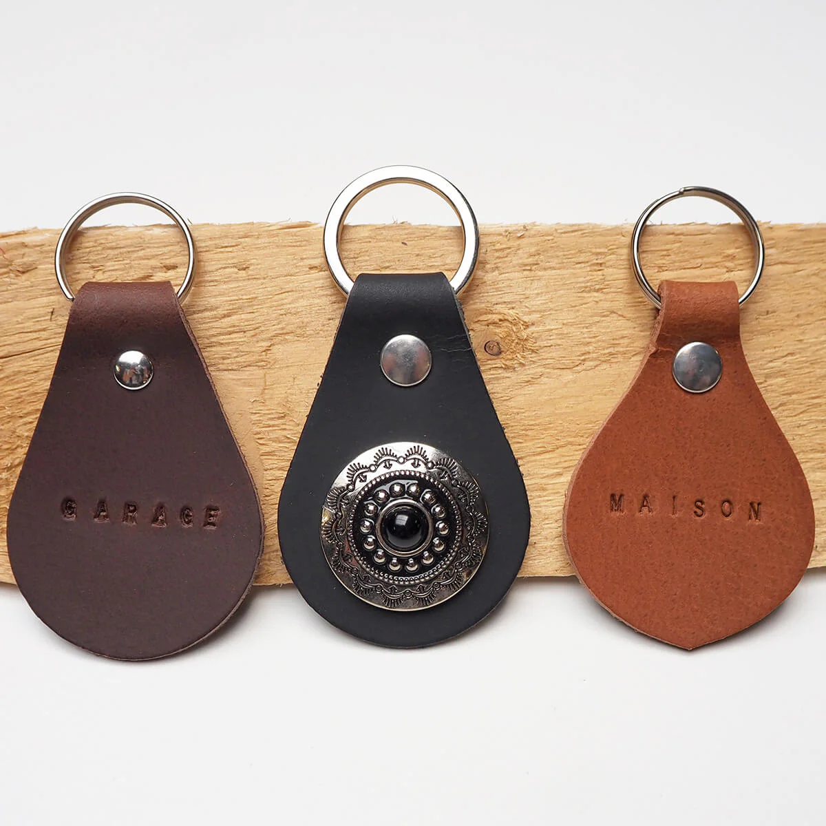 Découpe POIRE pour porte clés en cuir teinté à riveter - Image 2