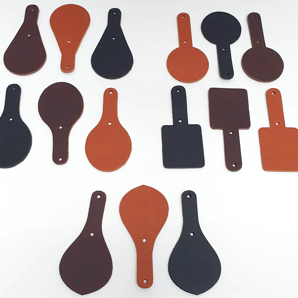Découpe TAG pour porte clés en cuir teinté à riveter - Image 2