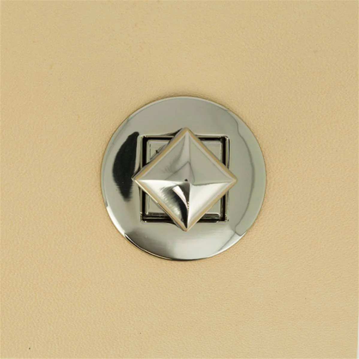 Fermoir pour sac ROND bouton PYRAMIDE - 33mm