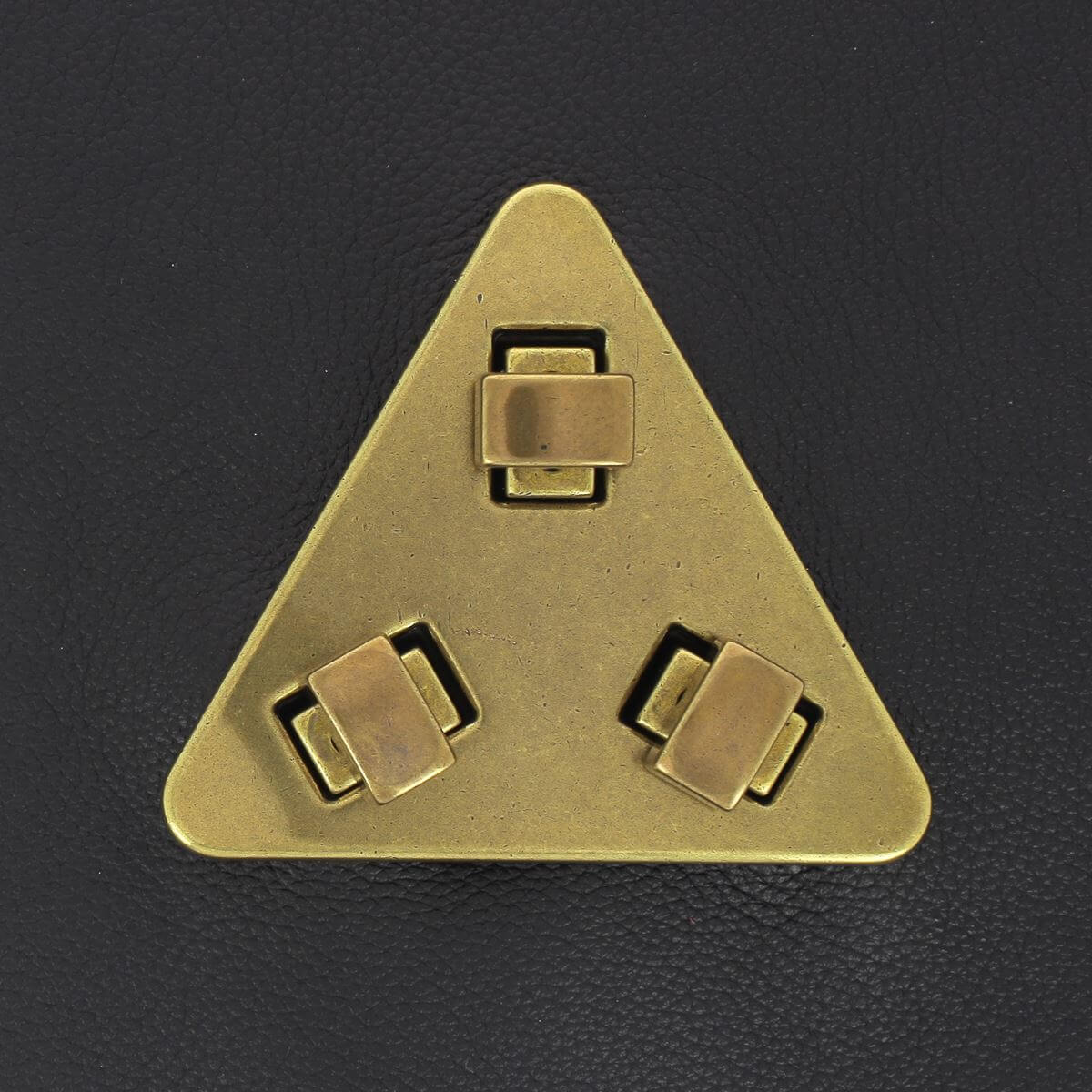 Grand fermoir pour sac triangle avec 3 tourniquets - 76x68mm - Image 8