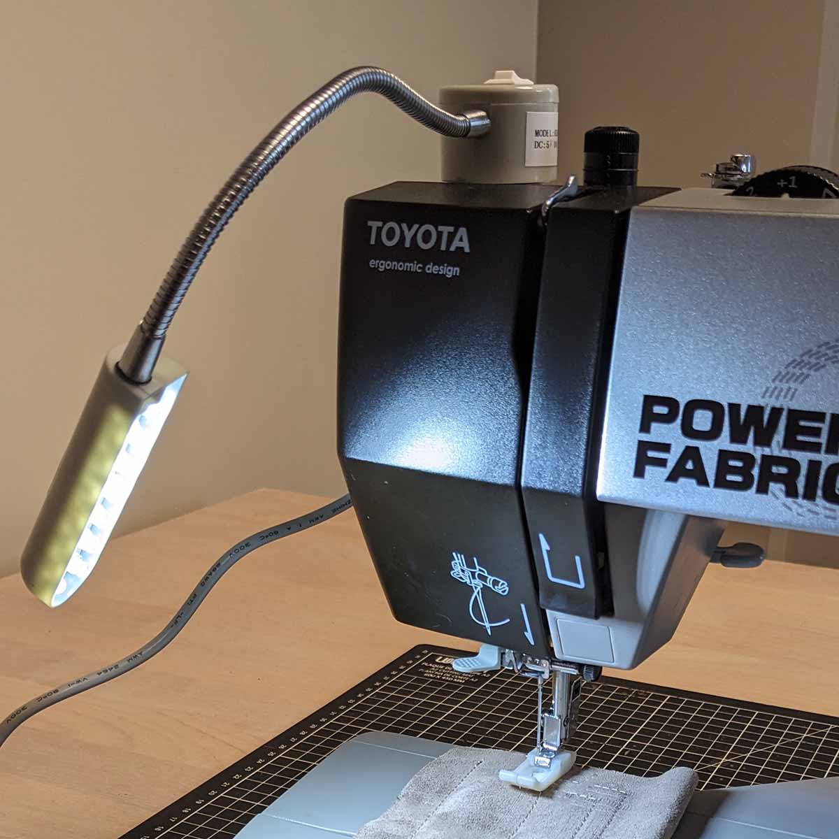 Lampe magnétique 20 LED avec prise USB pour machine à coudre - Image 2
