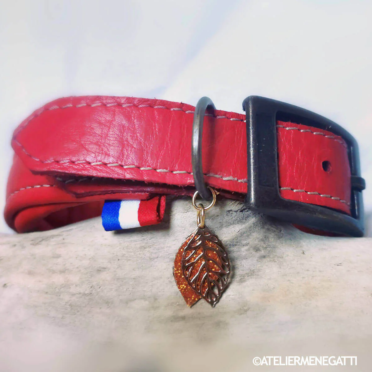 Lanière en cuir de collet NOURRI FOULONNÉ tannage végétal - ROUGE VIF - Ép 3,4mm - Image 4