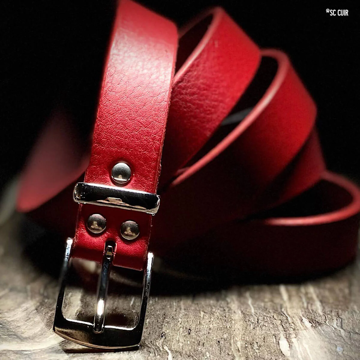 Lanière en cuir de collet NOURRI FOULONNÉ tannage végétal - ROUGE VIF - Ép 3,4mm - Image 6