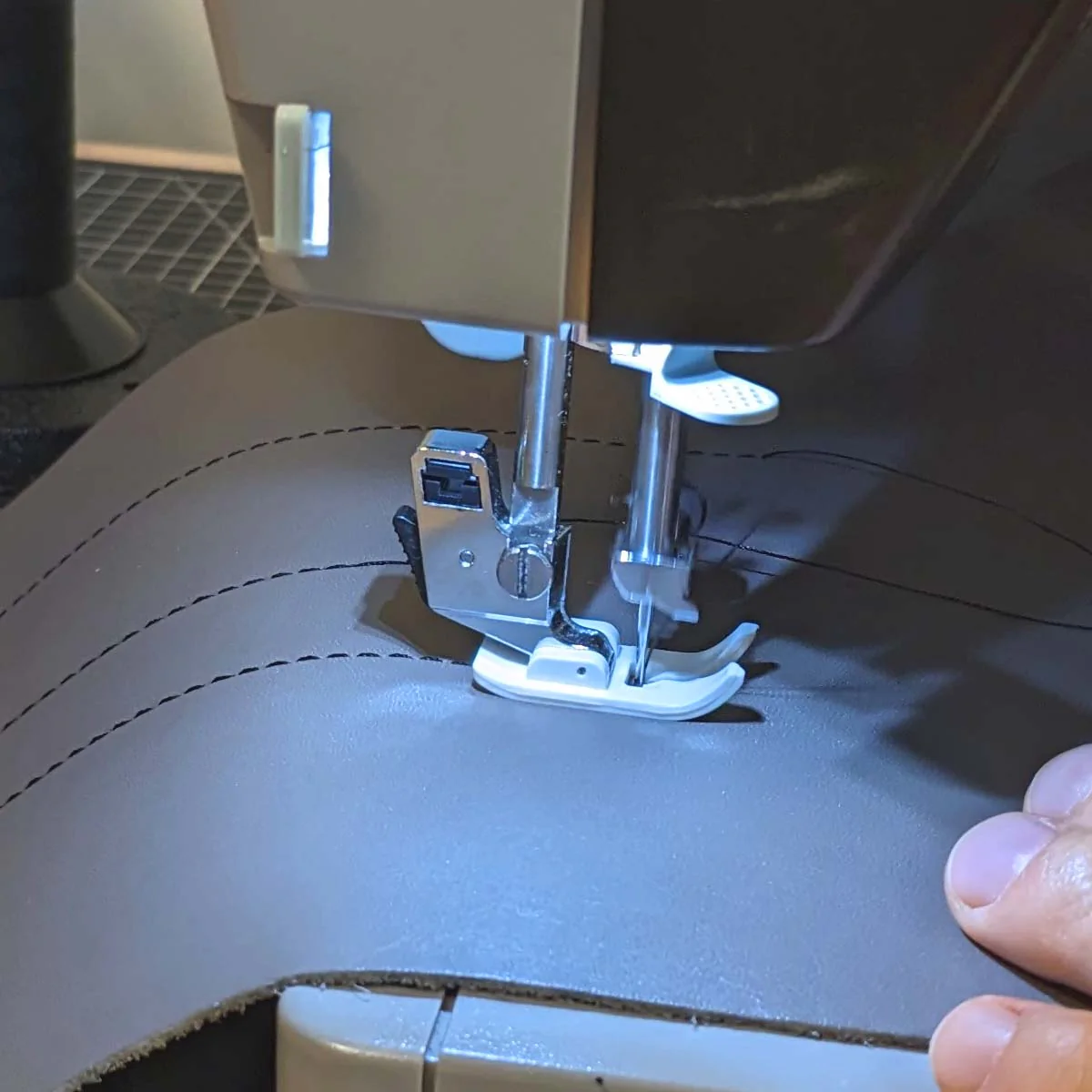 Pied presseur anti-adhérent en Téflon - Pour machine à coudre familiale - Image 2