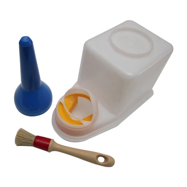 Pot à colle avec pinceau dans le bouchon